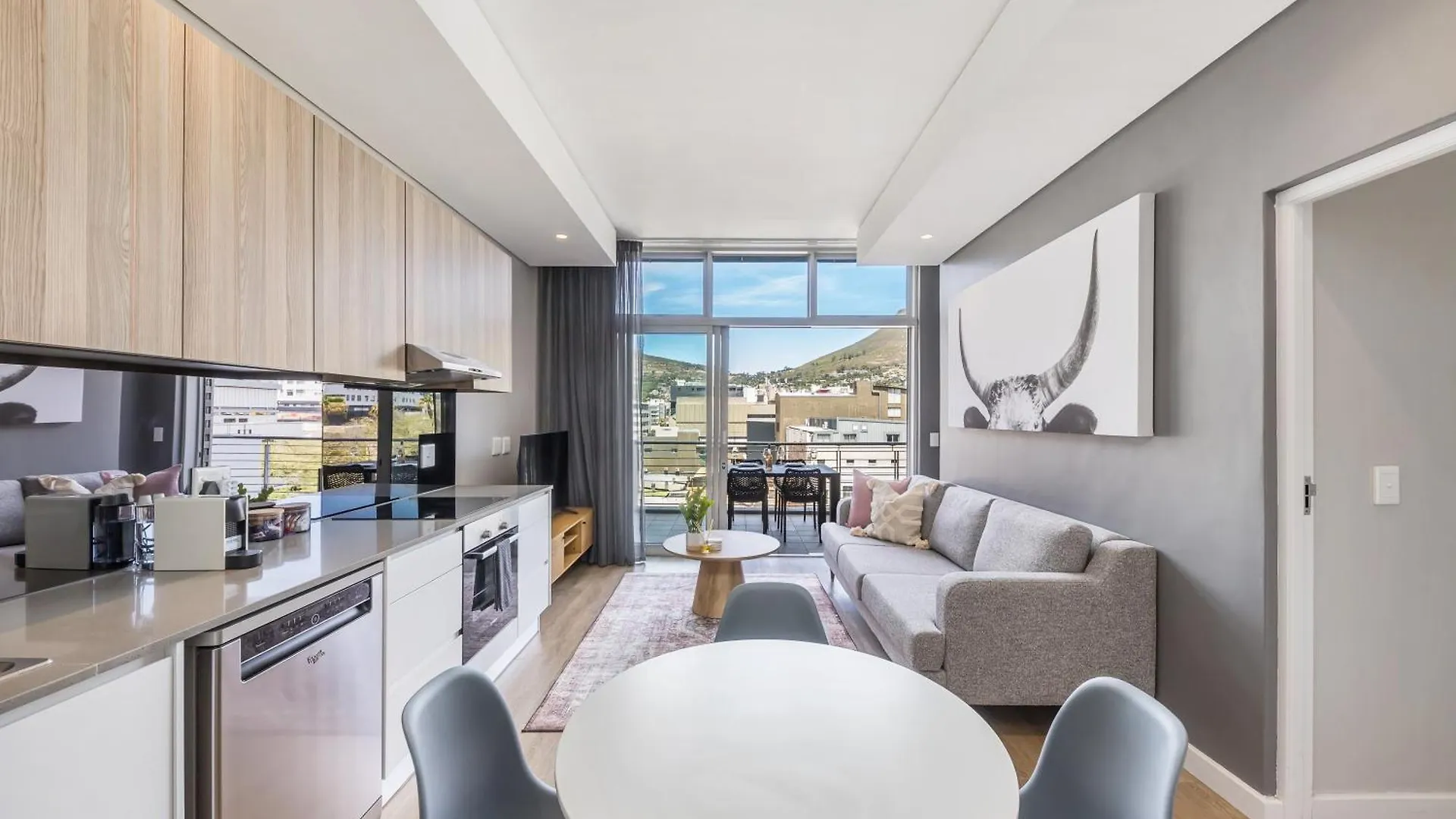 Central 1 Bed Apt With Balcony & Pool Thesentinel Cape Town Güney Afrika