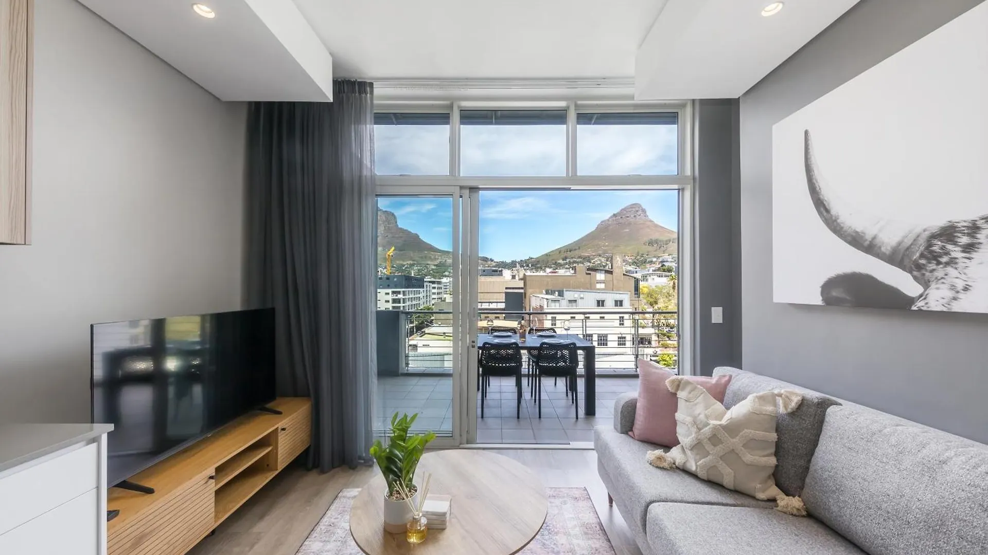 Central 1 Bed Apt With Balcony & Pool Thesentinel Cape Town