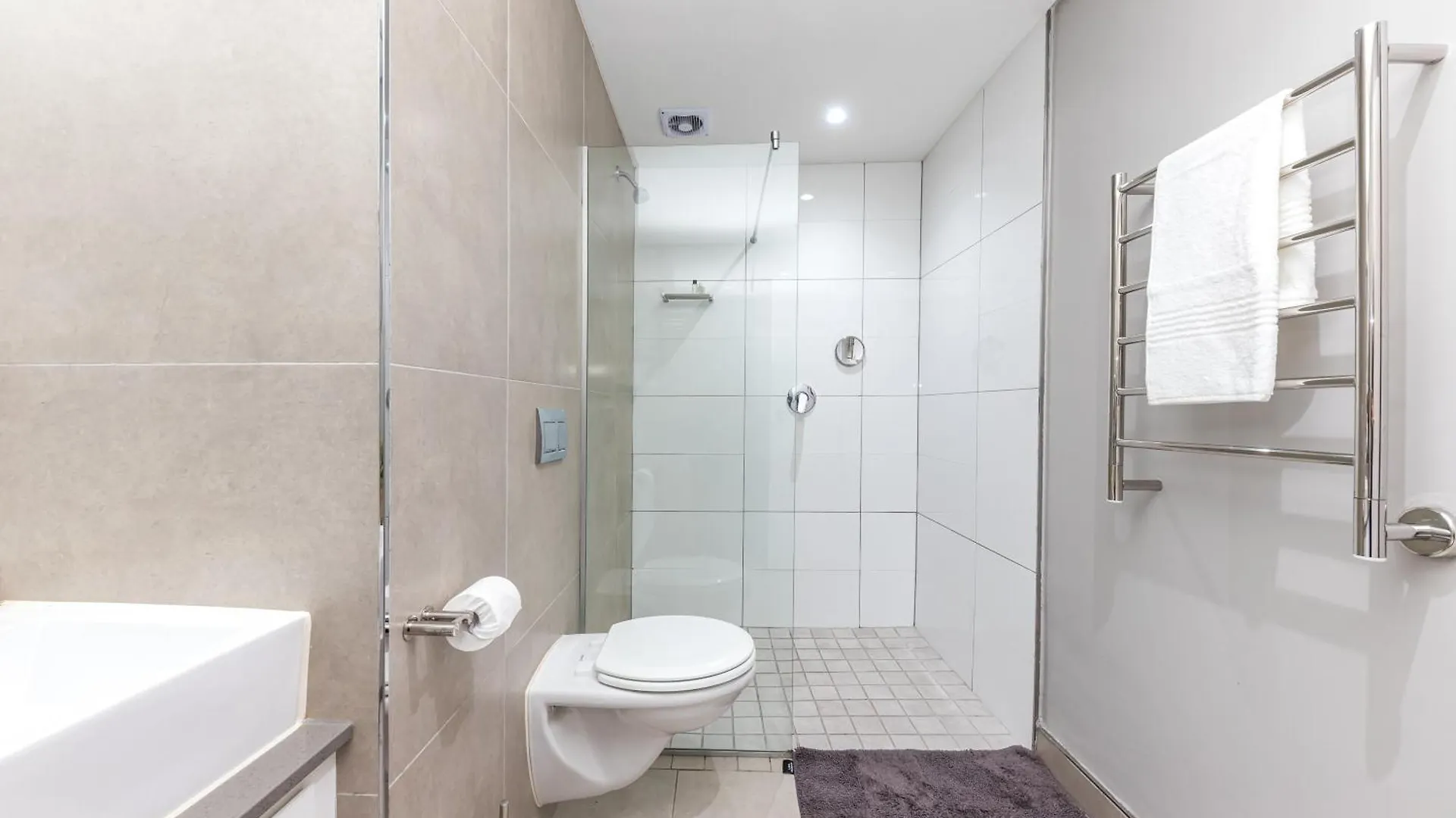 Central 1 Bed Apt With Balcony & Pool Thesentinel Cape Town Daire