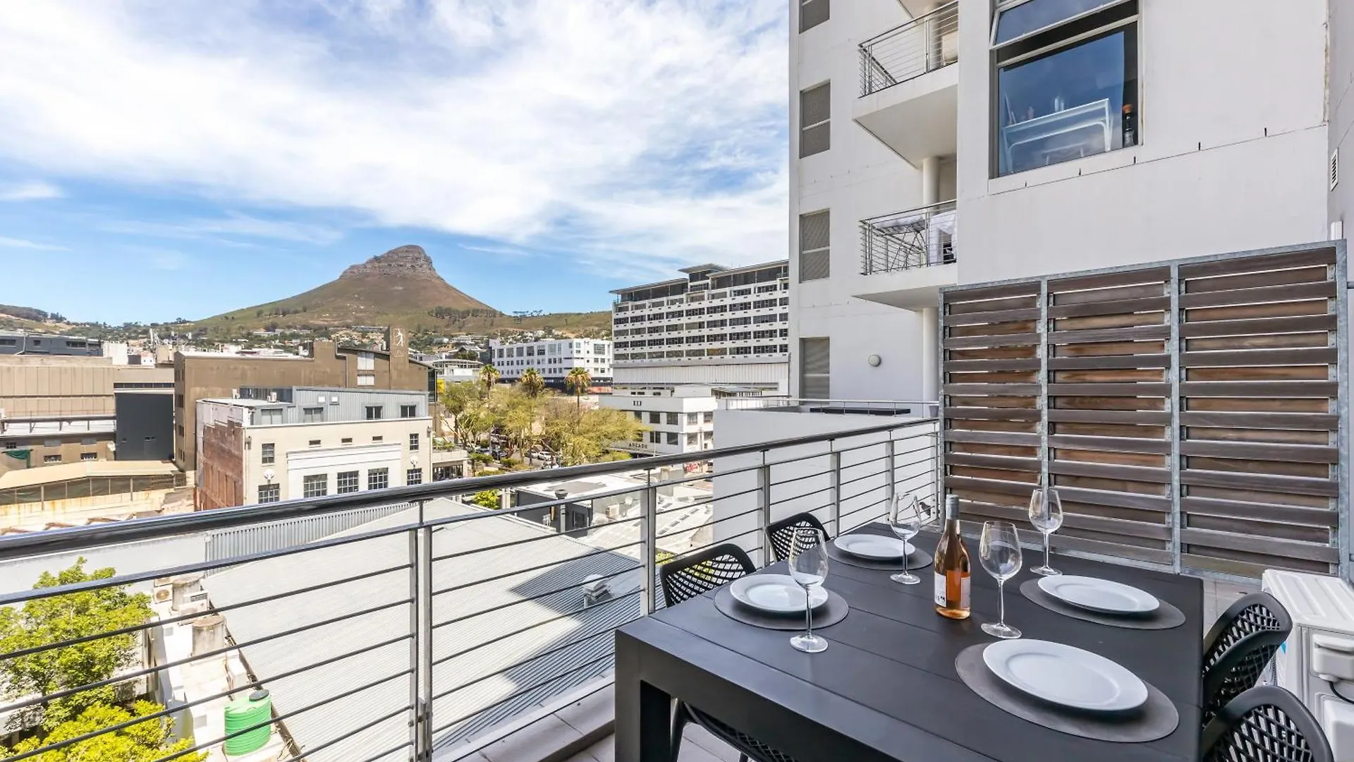 Daire Central 1 Bed Apt With Balcony & Pool Thesentinel Cape Town