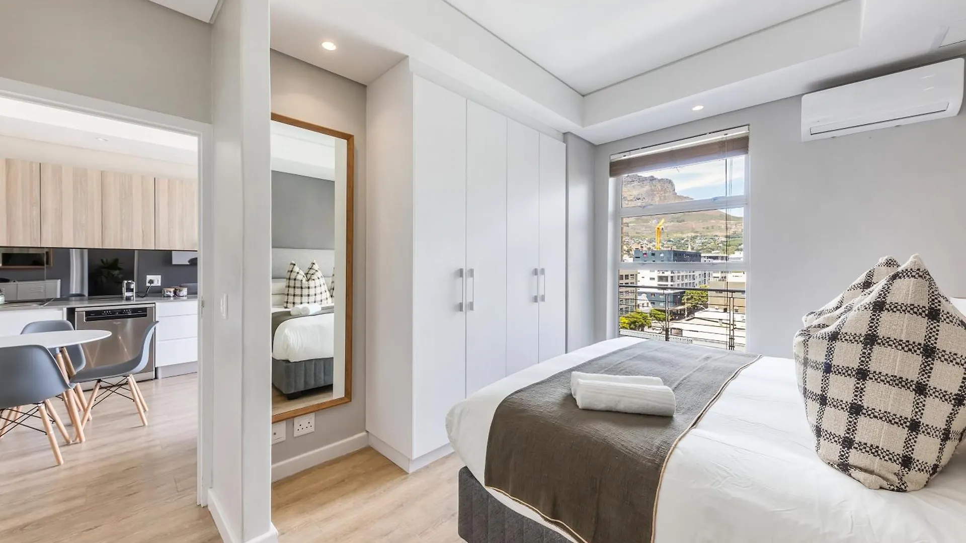 Central 1 Bed Apt With Balcony & Pool Thesentinel Cape Town 0*,