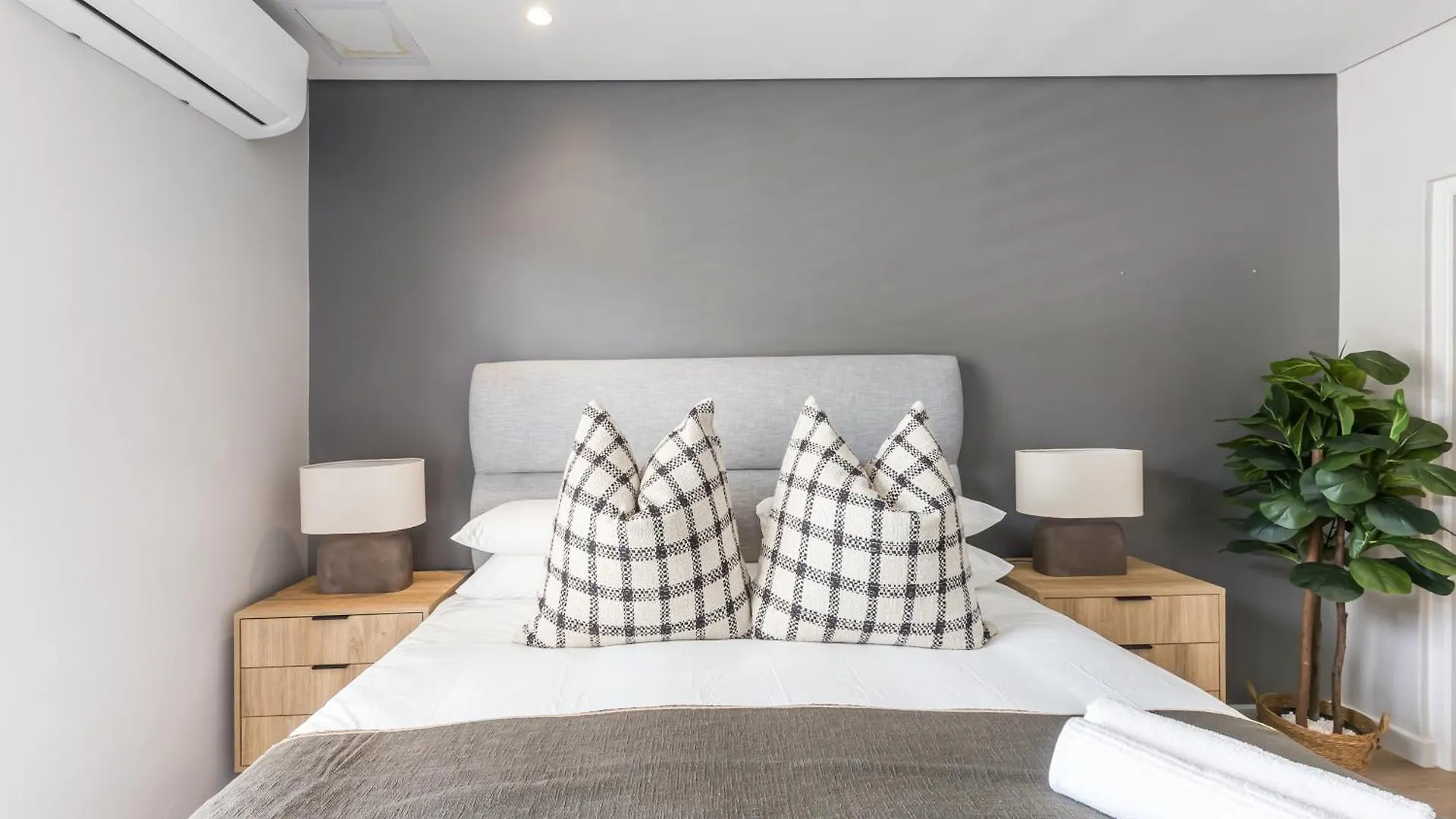 Central 1 Bed Apt With Balcony & Pool Thesentinel Cape Town Daire